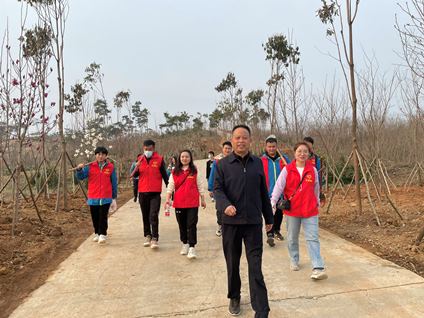 “喜迎二十大·共植青年林”主題黨日、共青團活動(圖3)