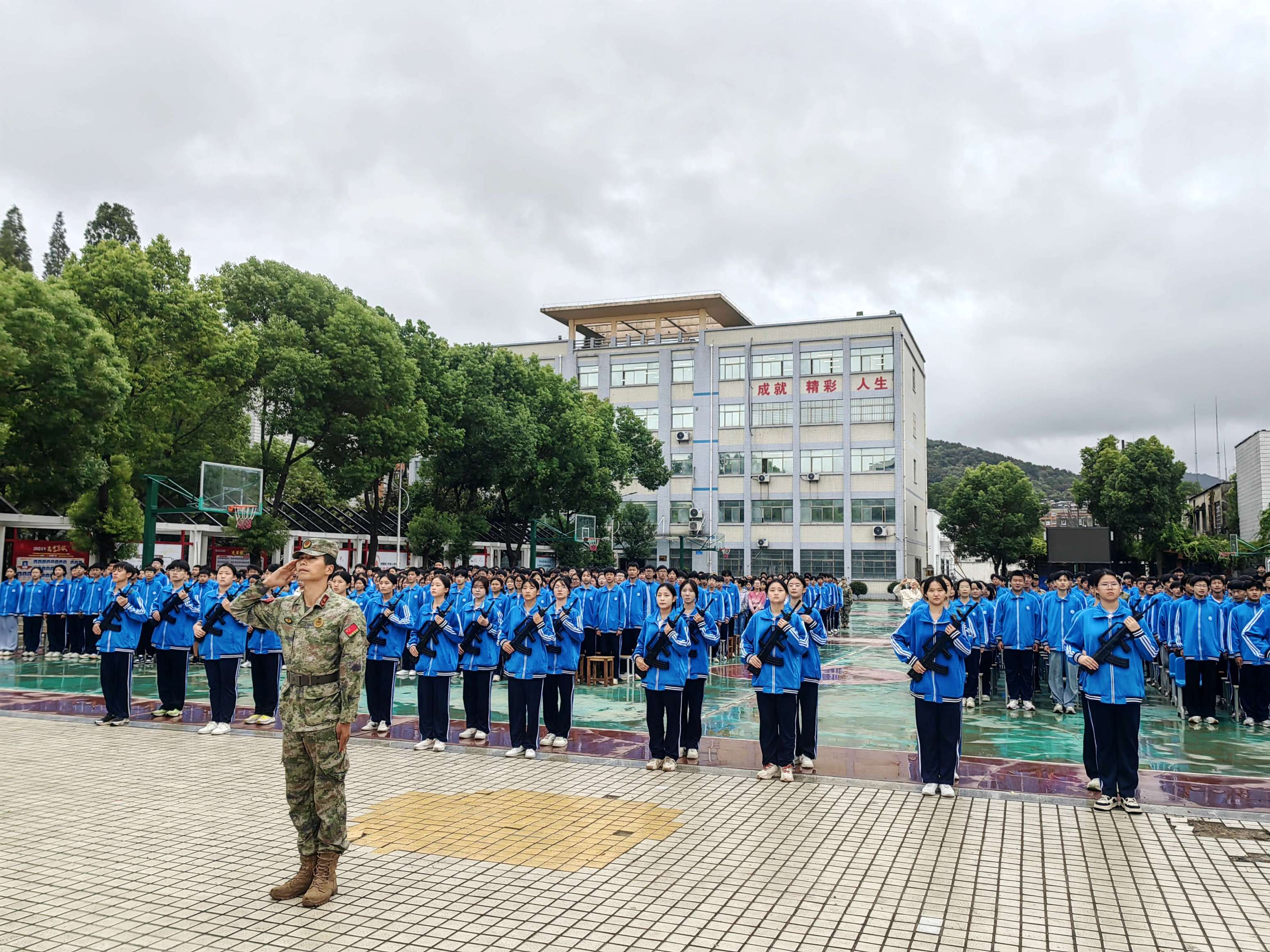 我校舉行2024級新生軍訓總結(jié)大會(圖3)